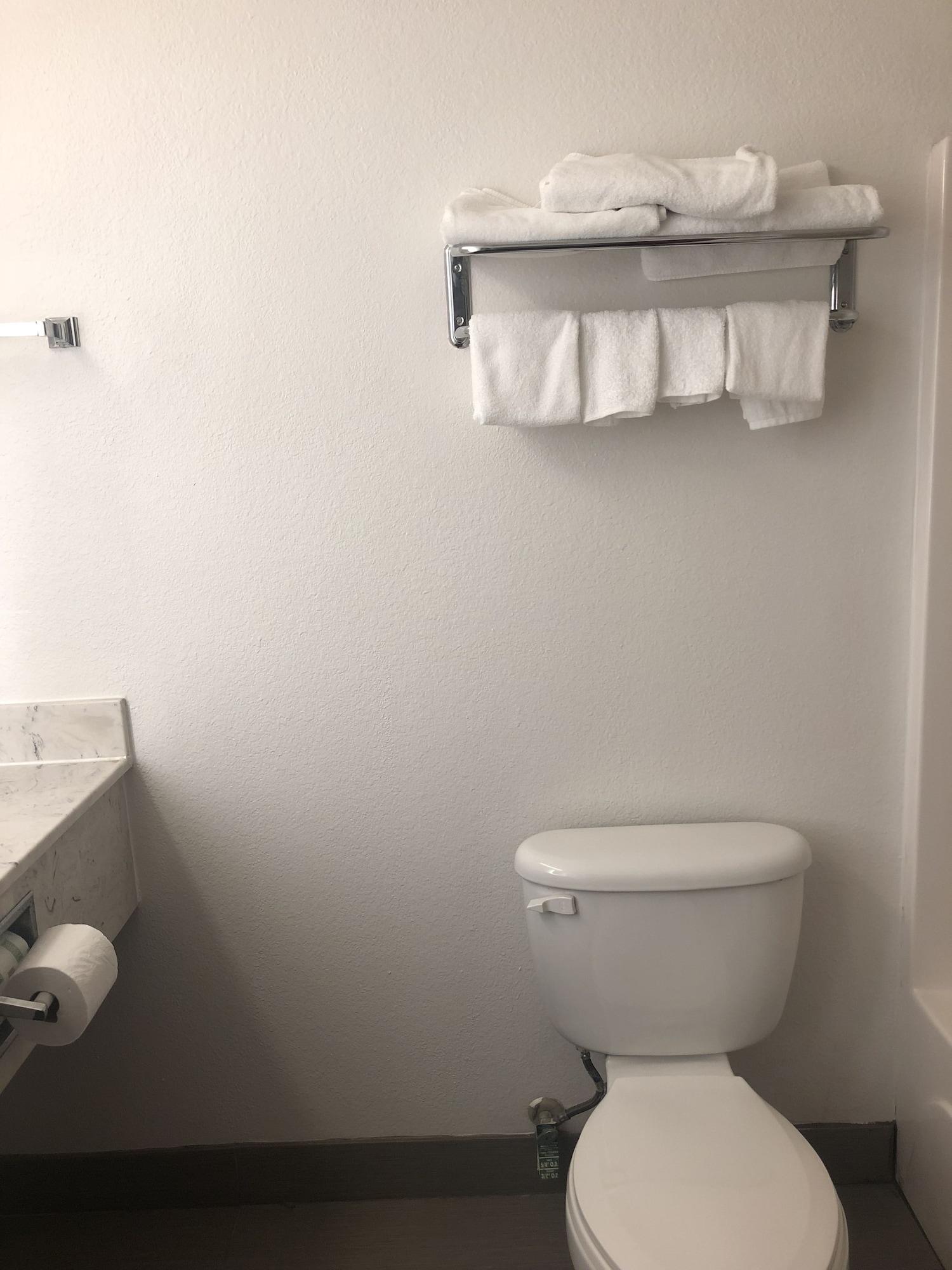 Howard Johnson By Wyndham Airport Louisville-Jefferson County Extérieur photo