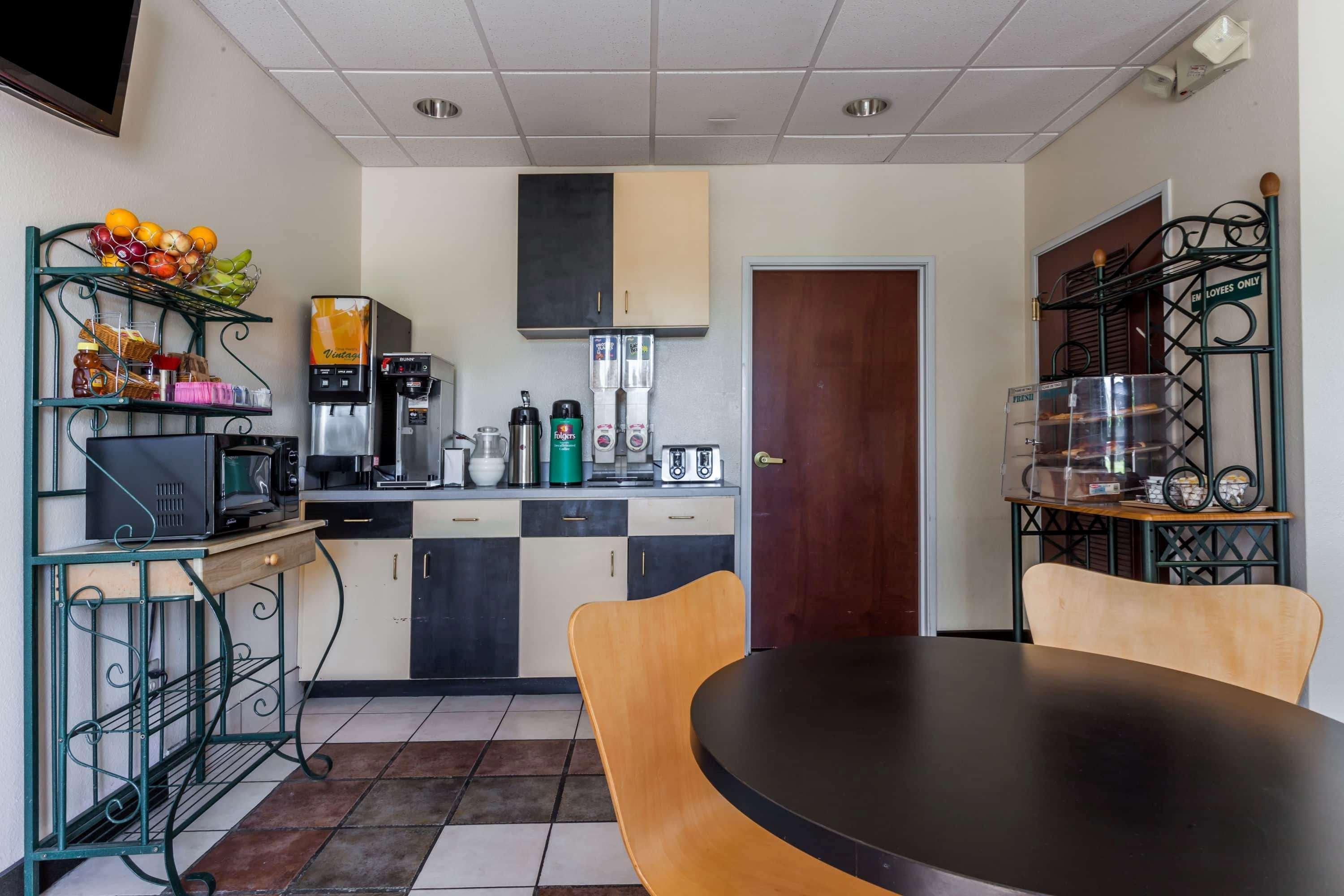 Howard Johnson By Wyndham Airport Louisville-Jefferson County Extérieur photo